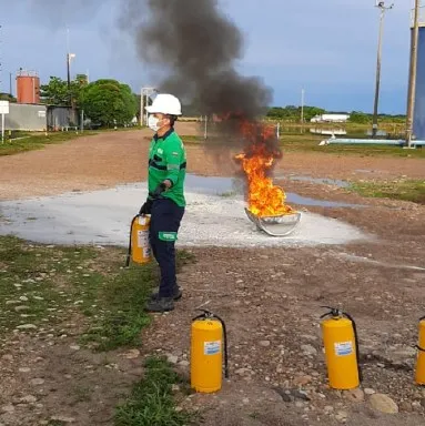 Capacitación en uso de extintores y emergencias